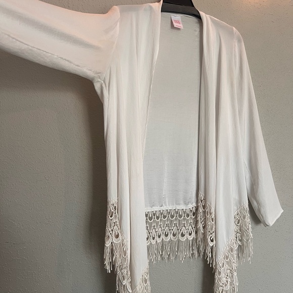 🎀 Beach Couture White/Ivory Cover Up or Shrug with Lace Fringe 🤍☀️ - Picture 2 of 5